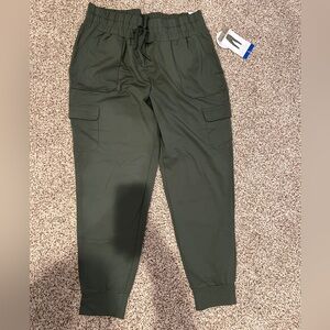 Mondetta Olive Cargo Joggers Soft Stretchy pockets Camping Fitness Hiking Scouts